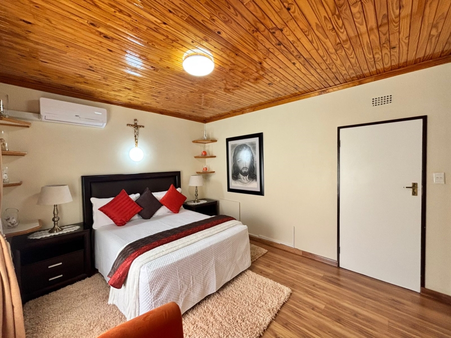 5 Bedroom Property for Sale in Flamwood North West